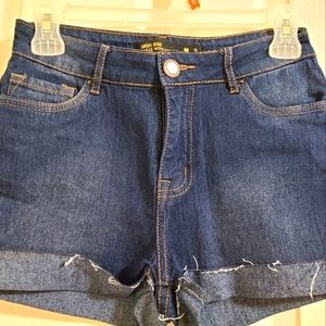 A 4 kinds of shorts, denim and cropped shorts
